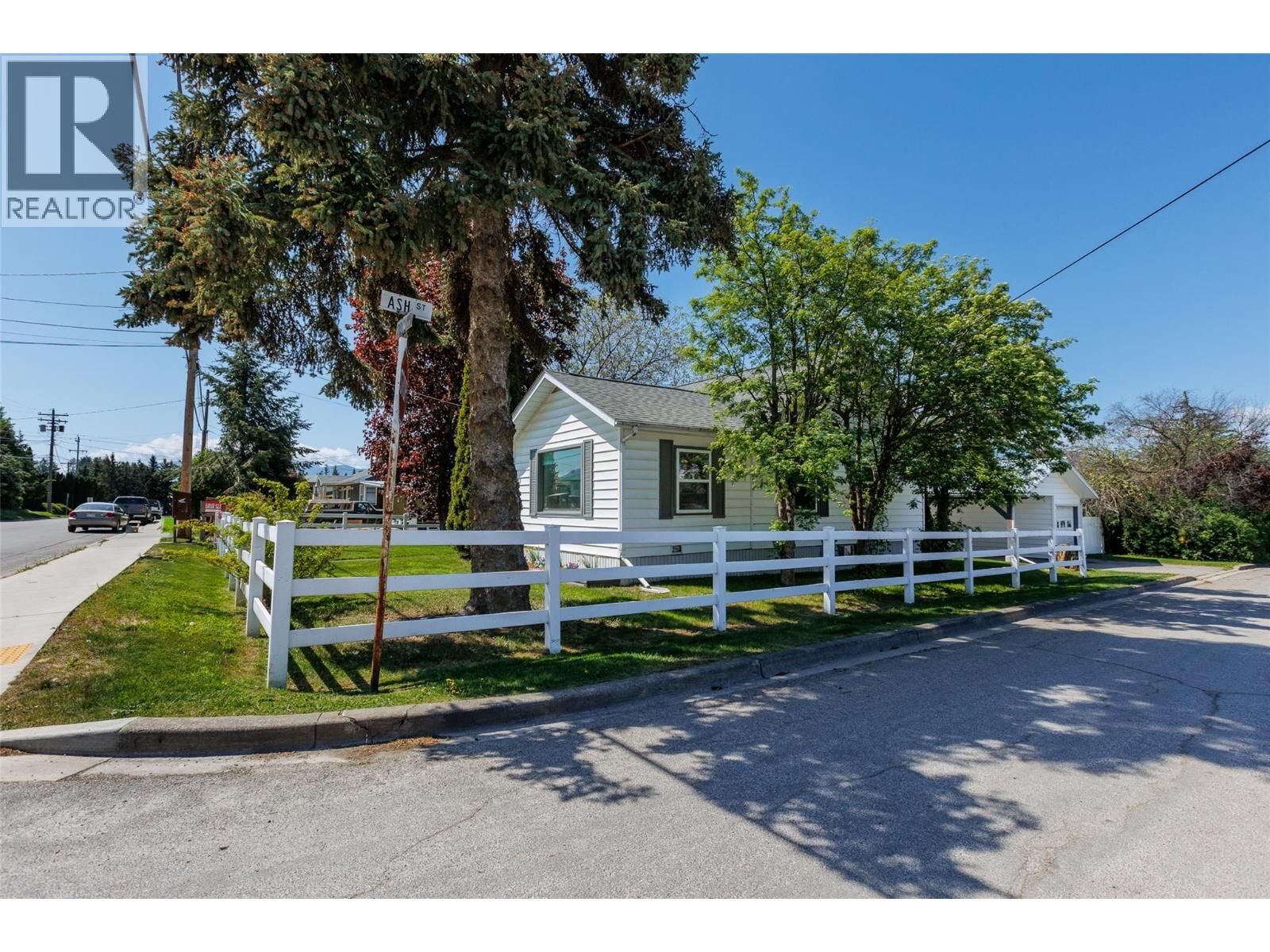 Property Photo:  603 20th Avenue South  BC V0B 1G5 