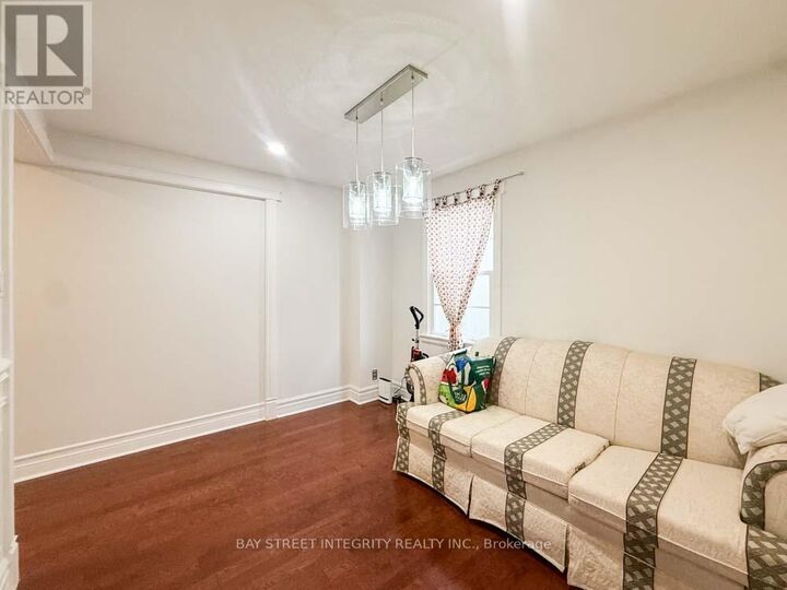 Property Photo:  275 Estelle Avenue Unit A  ON M2N 5J4 
