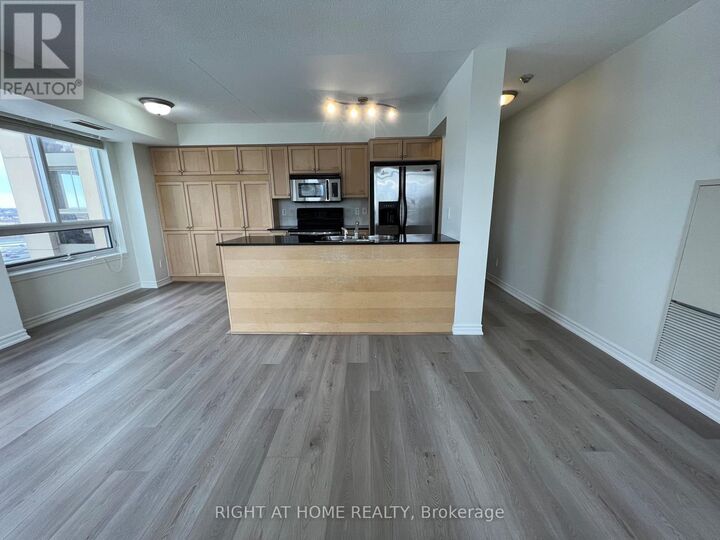 Property Photo:  18 Kenaston Gardens 1007  ON M2K 1G8 