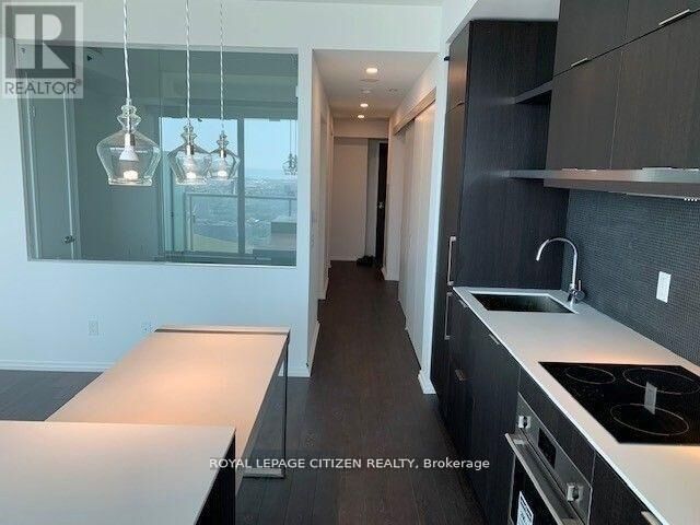 Property Photo:  197 Yonge Street 4104  ON M5B 0C4 