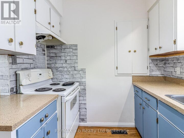 Property Photo:  544 Grace Street  ON N4S 4N8 