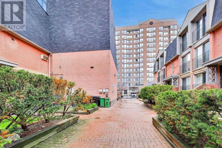 Property Photo:  325 Jarvis Street 18  ON M5B 2C2 