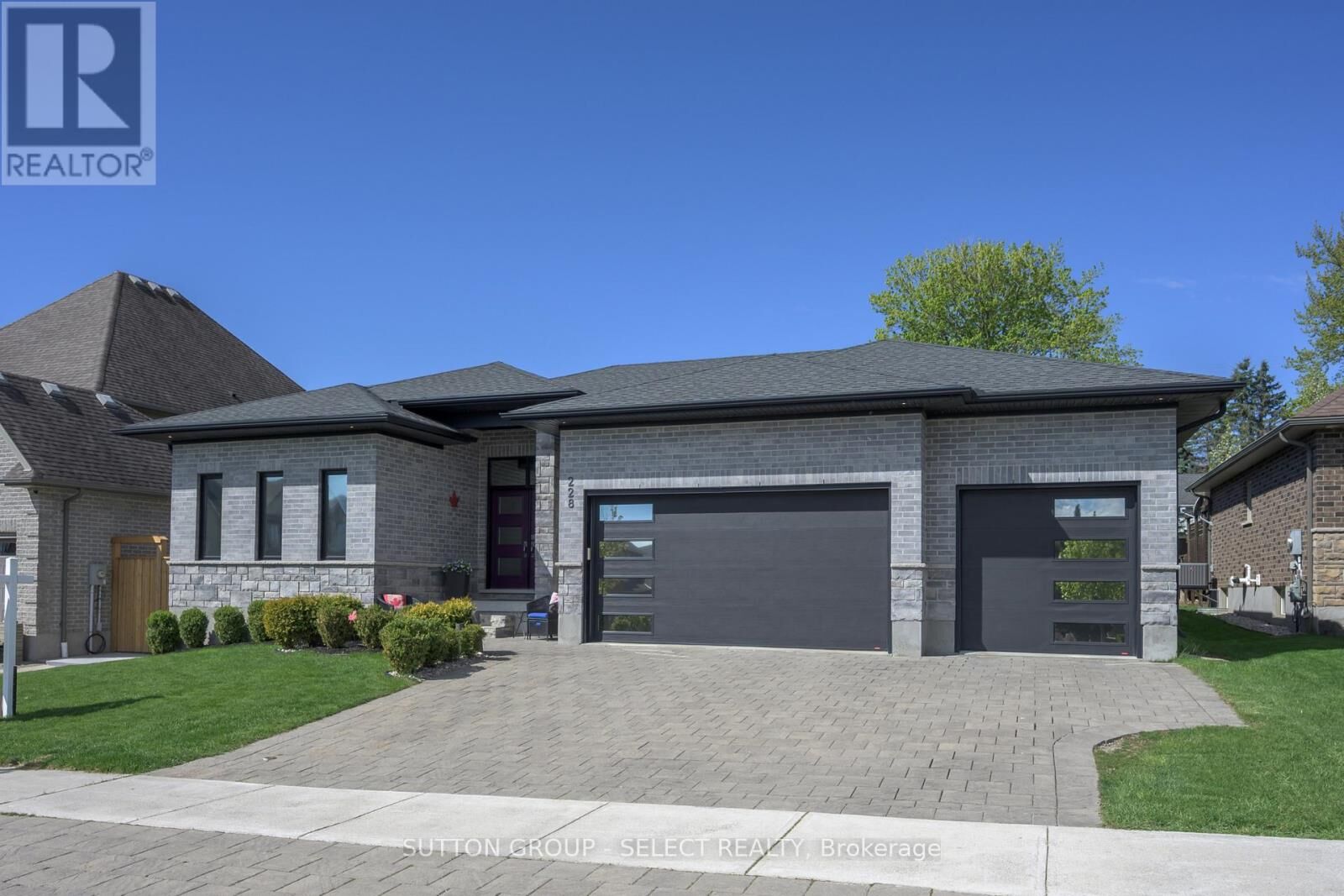 Property Photo:  228 Martin Drive  ON N0M 2A0 
