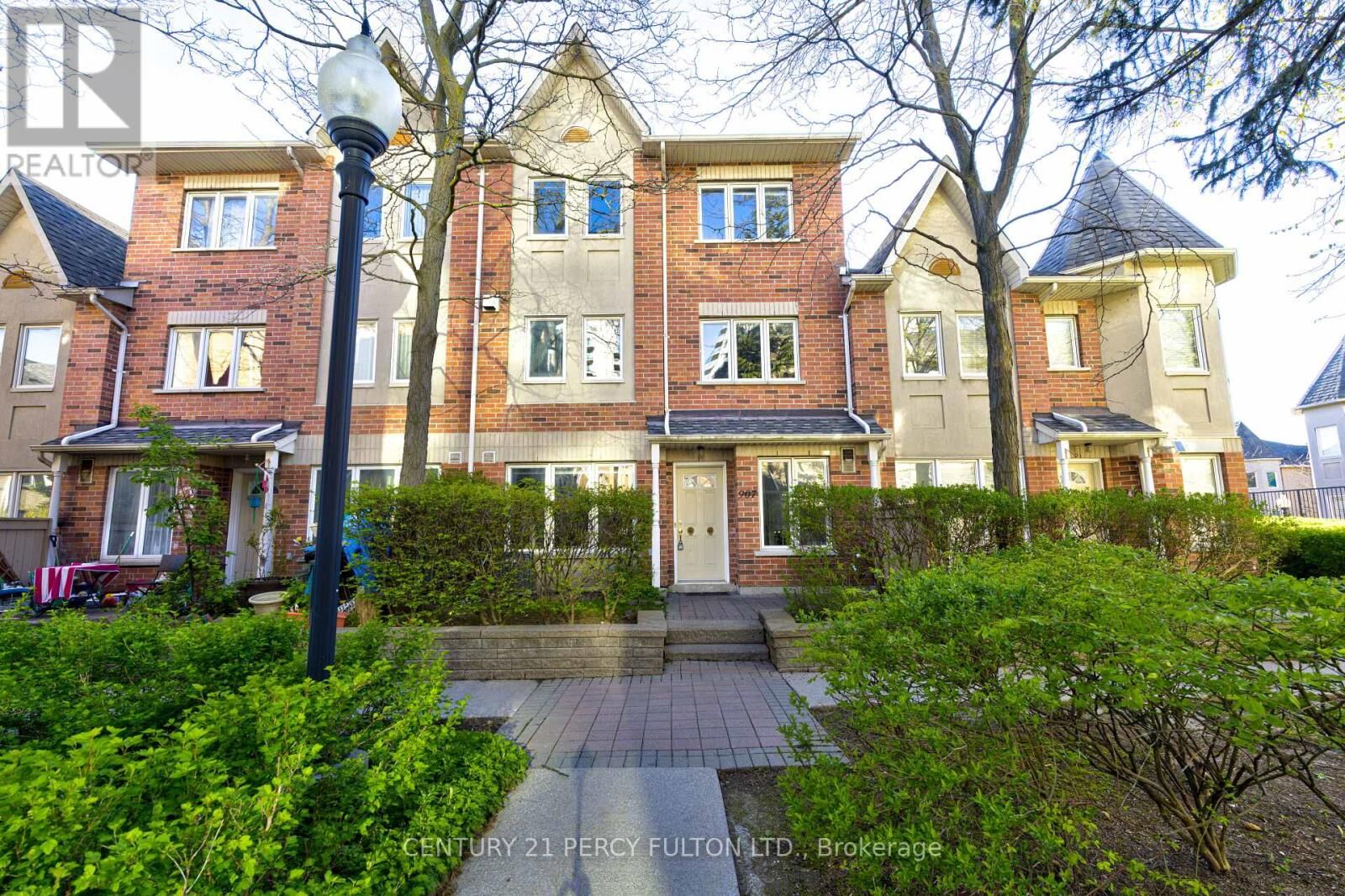 Property Photo:  28 Rosebank Drive 907  ON M1B 5Z1 