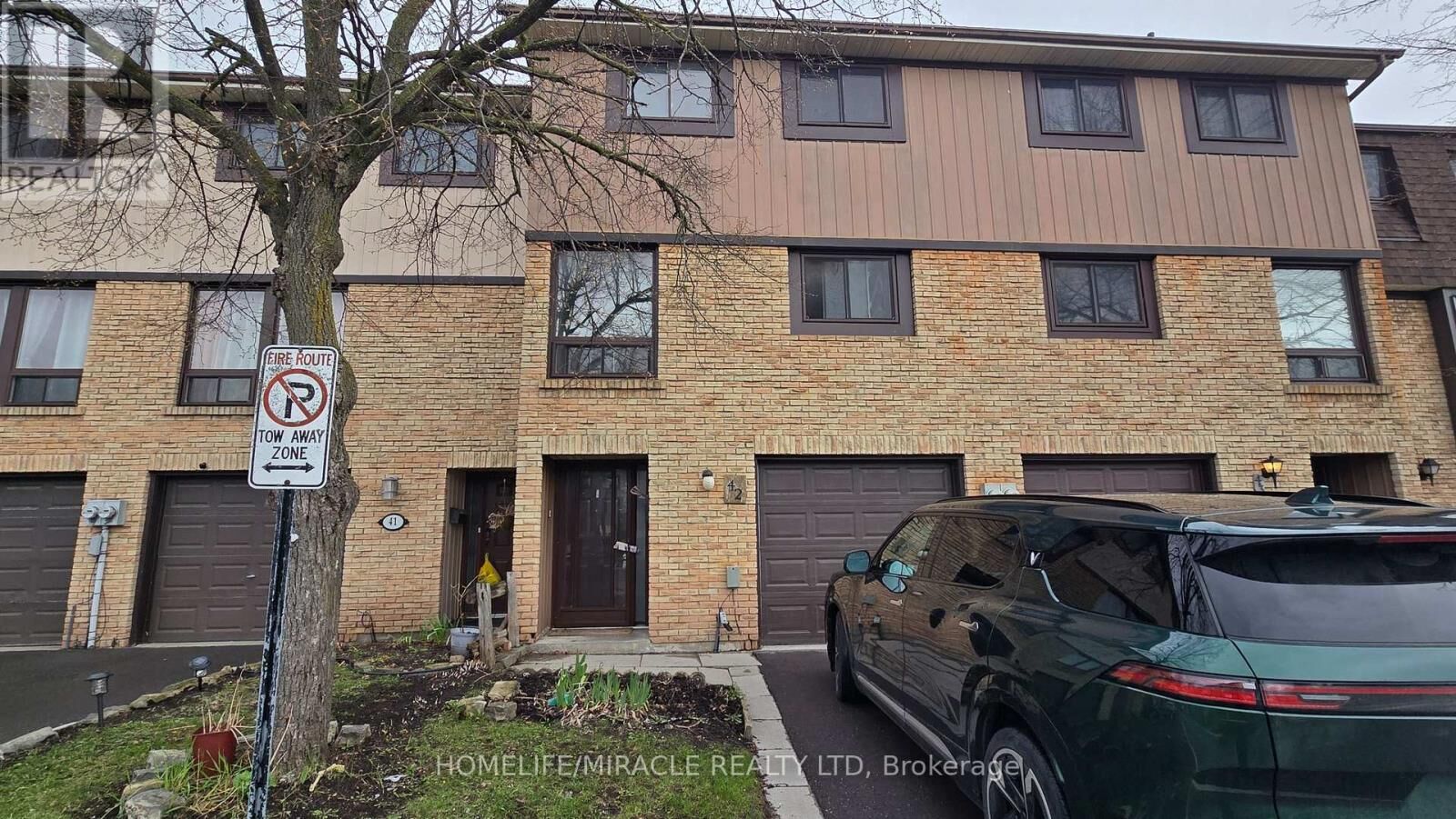 Property Photo:  221 Ormond Drive 42  ON L1G 6T7 