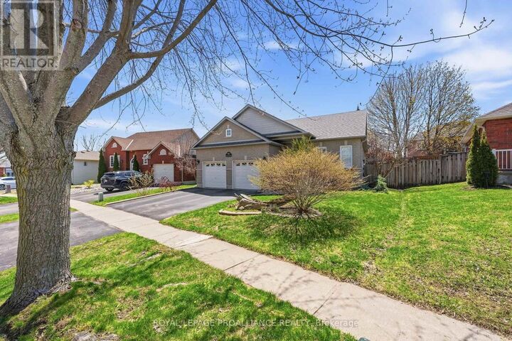 Property Photo:  854 Munson Crescent  ON K9A 5P2 