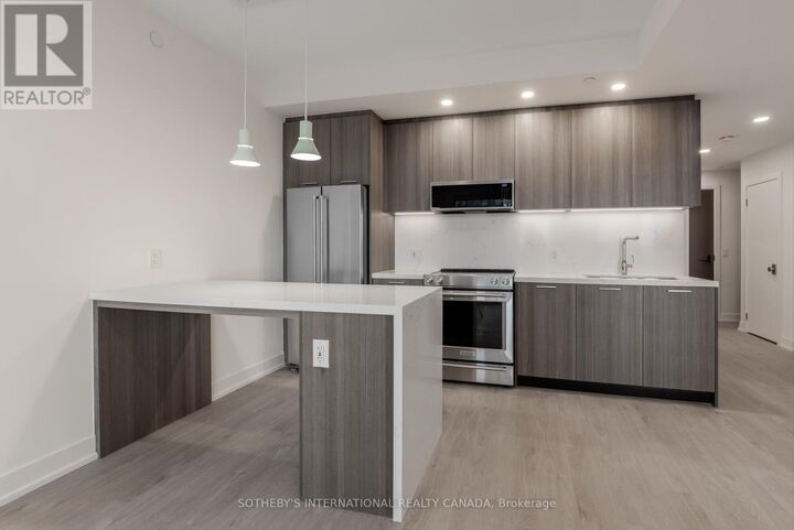 Property Photo:  31 York Garden Way 1001  ON M6A 2V1 