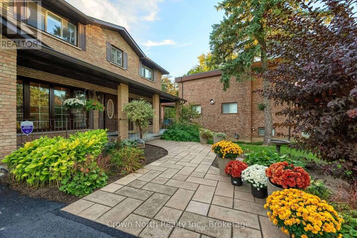 Property Photo:  17 Black Willow Court  ON L4E 2M7 