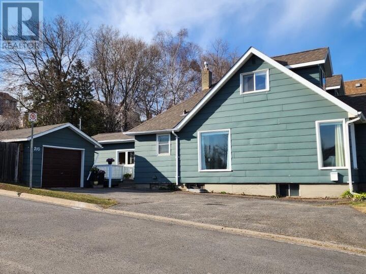 Property Photo:  210 High St S  ON P7B 3K6 