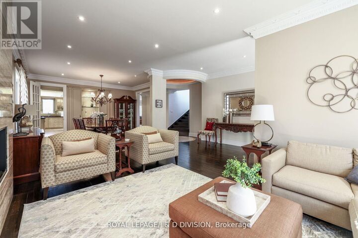 Property Photo:  82 Munro Boulevard  ON M2P 1C4 