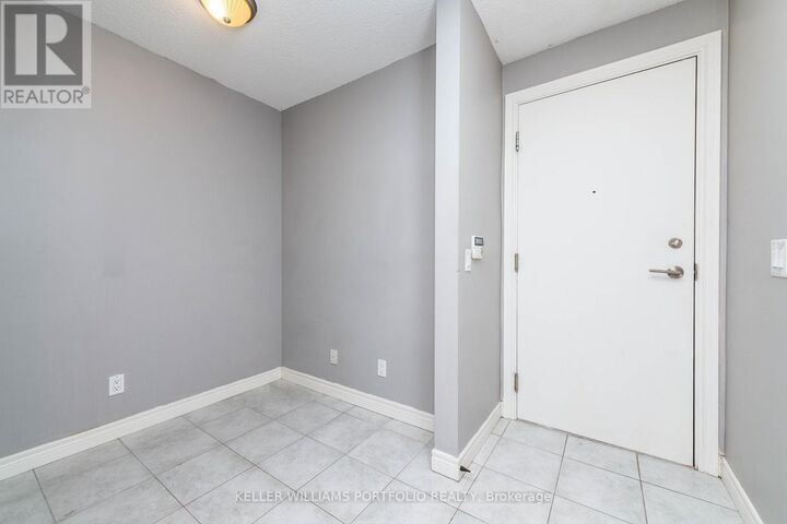 Property Photo:  70 Town Centre Court 806  ON M1P 0B2 