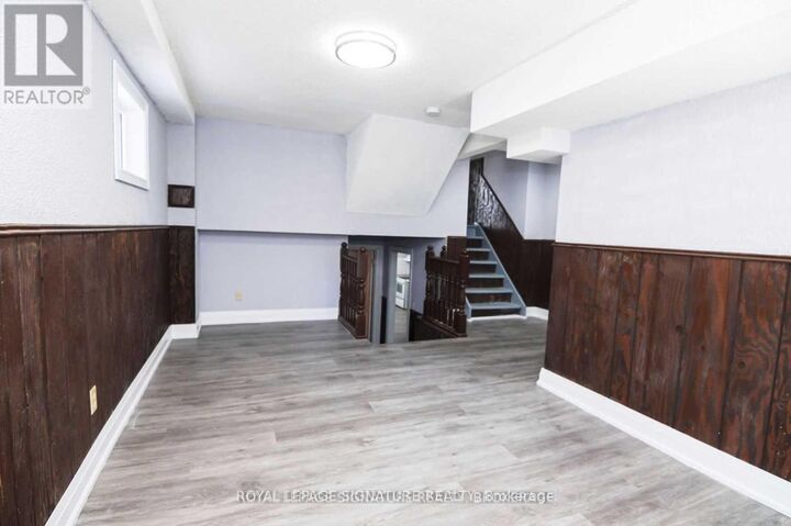 Property Photo:  827 Stainton Drive  ON L5C 1G2 