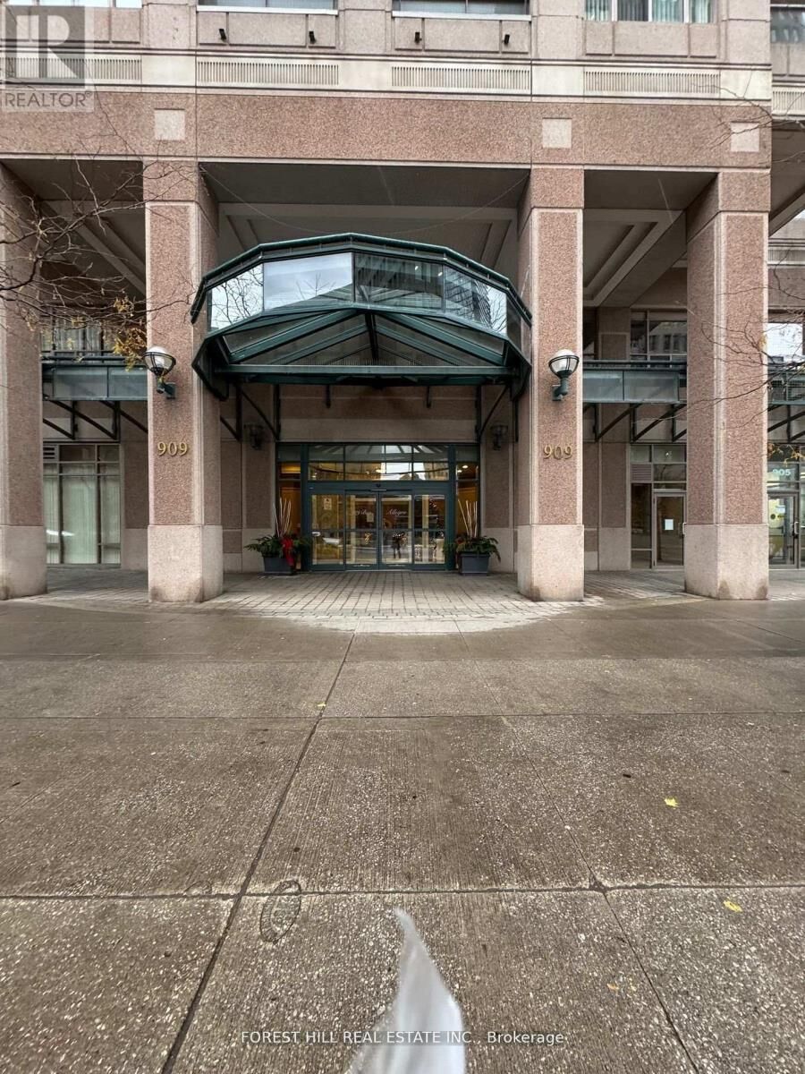 Property Photo:  909 Bay Street 203  ON M5S 3G2 