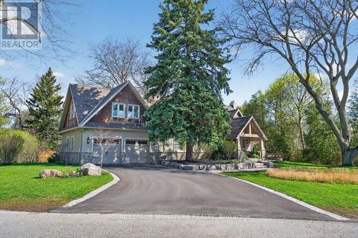 Property Photo:  2 Pine Ridge Drive  ON M1M 2X3 