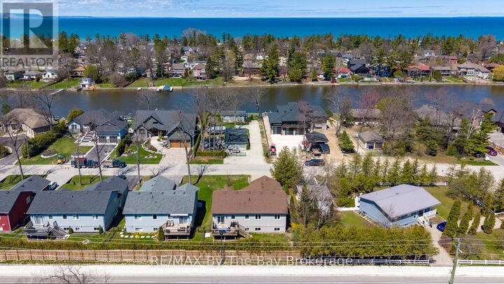 Property Photo:  35 Edgewater Road  ON L9Z 2W5 