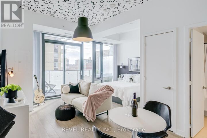 Property Photo:  185 Roehampton Avenue 609  ON M4P 0C6 