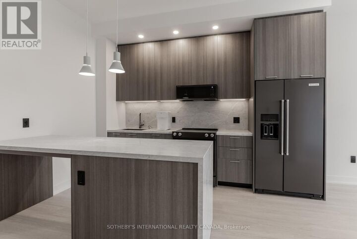Property Photo:  31 York Garden Way 505  ON M6A 2V1 