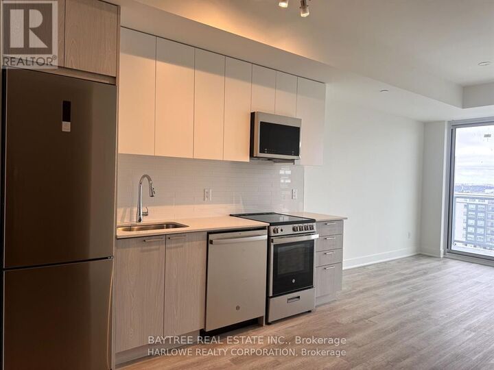Property Photo:  185 Deerfield Road 812  ON L3Y 0G7 