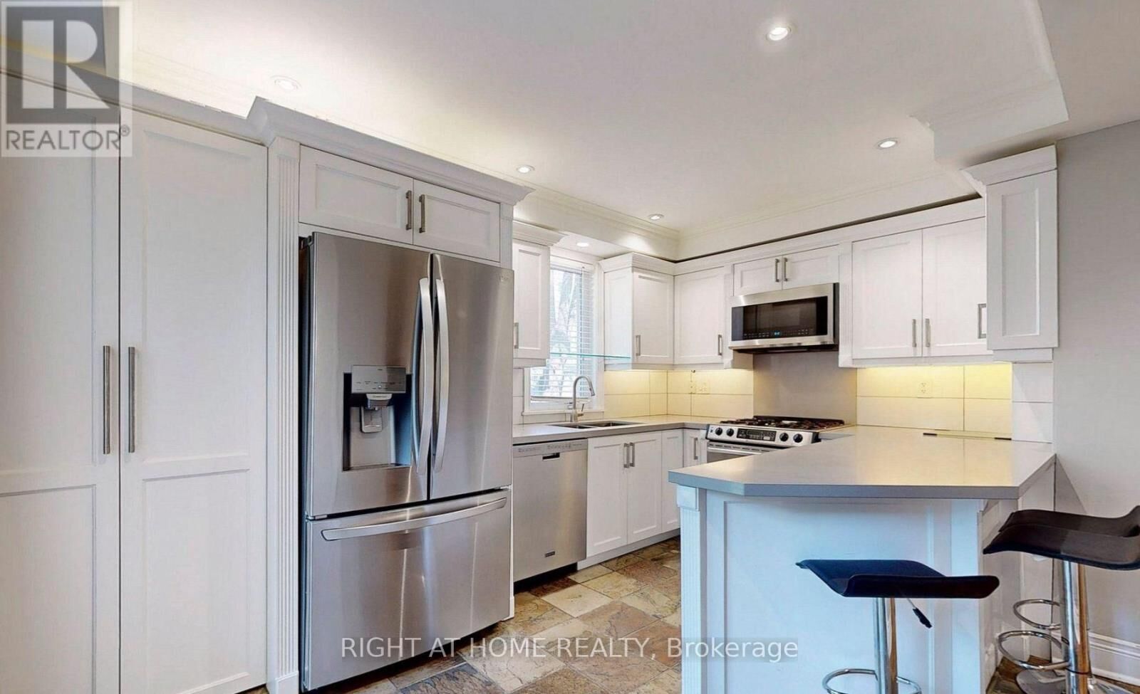 Property Photo:  1186 Royal York Road 2  ON M9A 4B3 