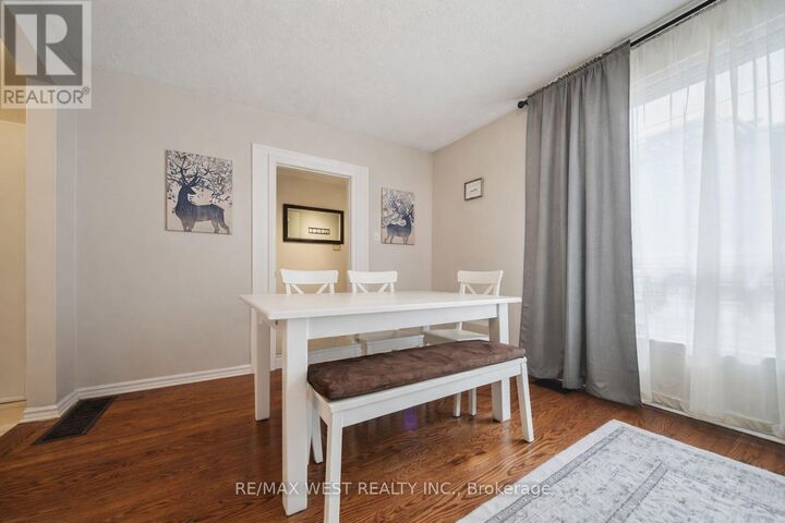 Property Photo:  2 Lisburn Crescent  ON M2J 2Z5 
