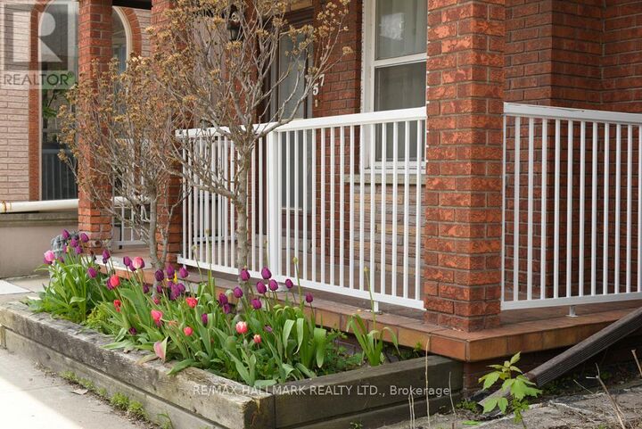 Property Photo:  576 Ossington Avenue South 2 Upper  ON M6G 3T5 