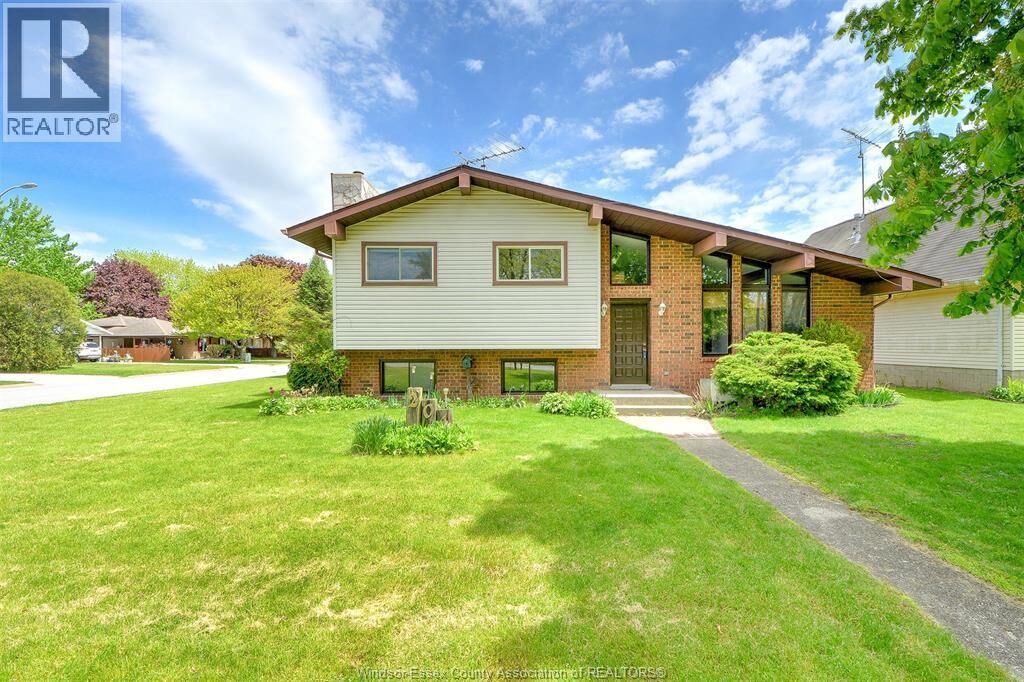 Property Photo:  204 Pearson Drive  ON N0R 1G0 