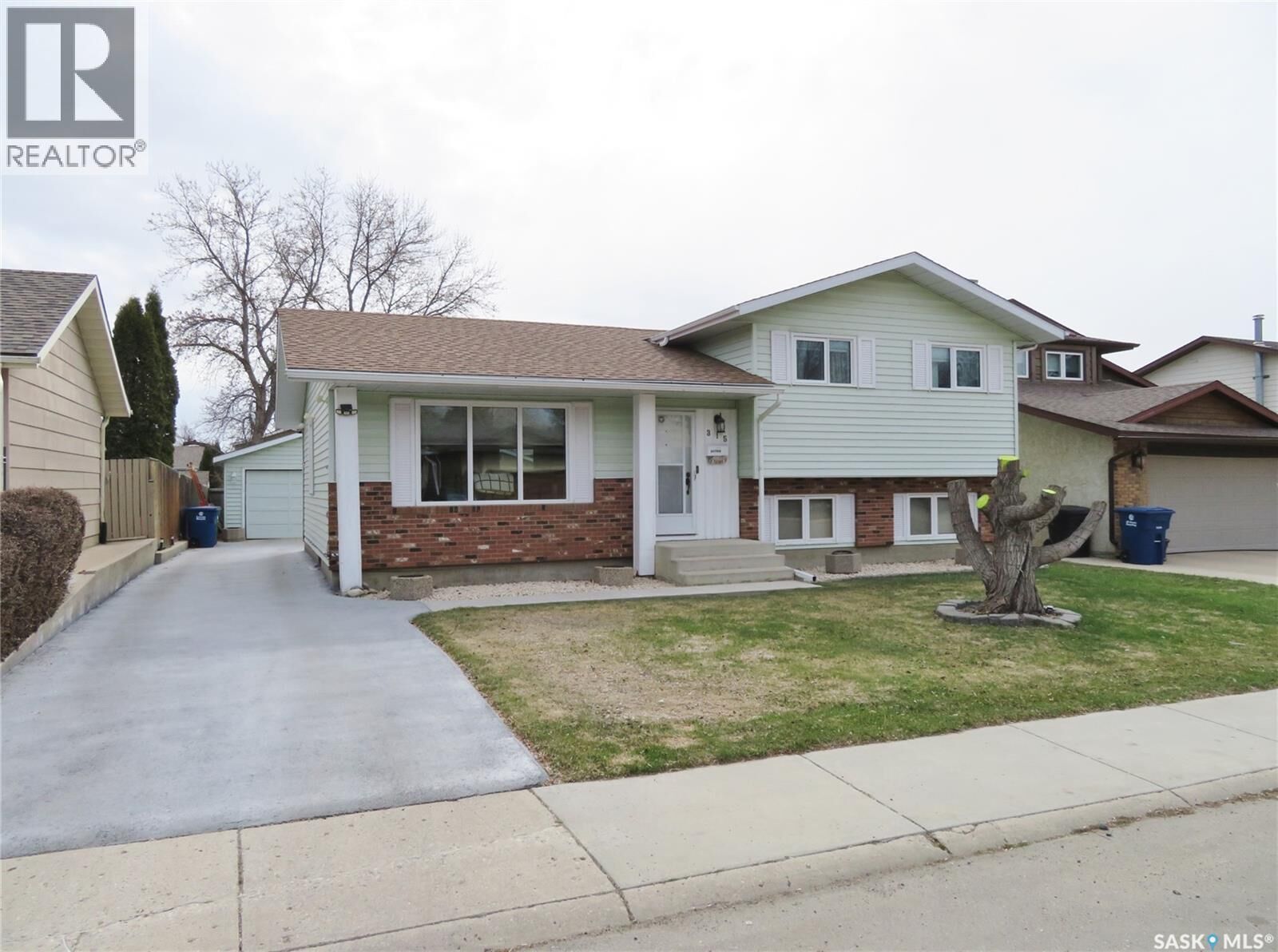 Property Photo:  315 Benesh Crescent  SK S7K 6P1 
