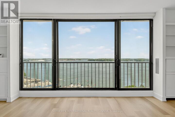 Property Photo:  33 Harbour Square 1423  ON M5J 2G2 