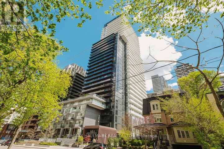 Property Photo:  101 Erskine Avenue 3005  ON M4P 1Y5 