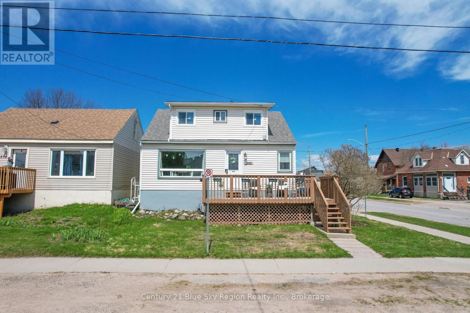 Property Photo:  890 Fraser Street  ON P1B 3X6 
