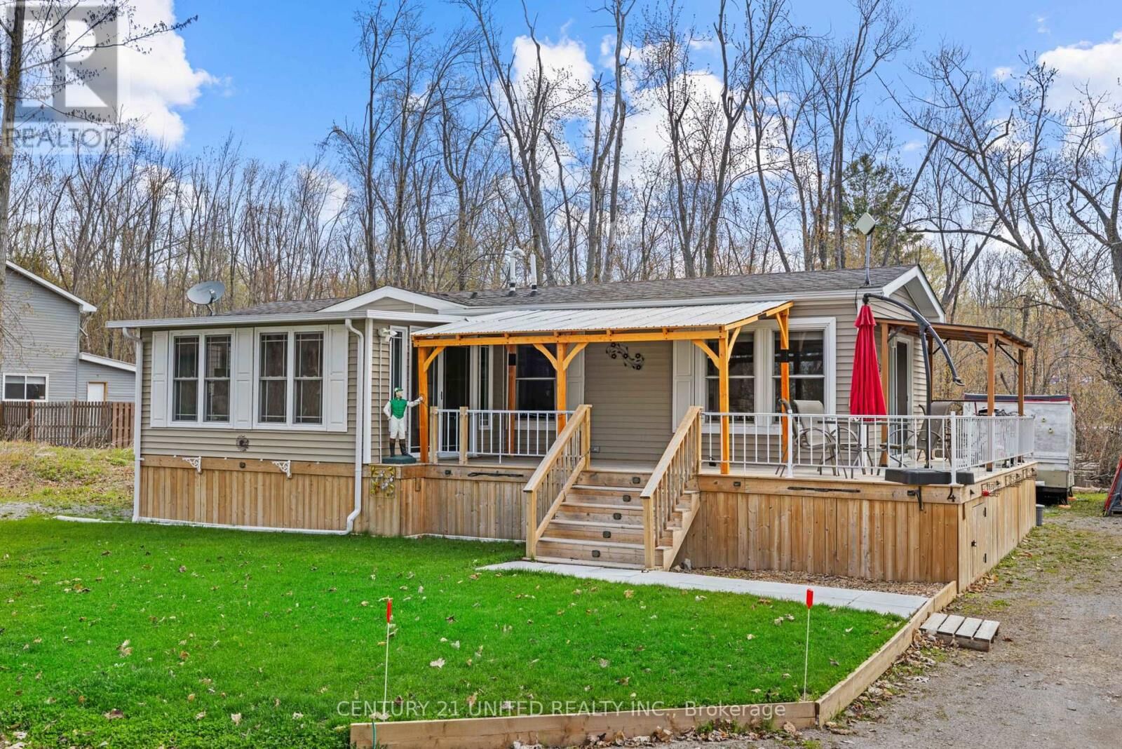 Property Photo:  4 Rollies Bay Road East  ON K0L 1R0 