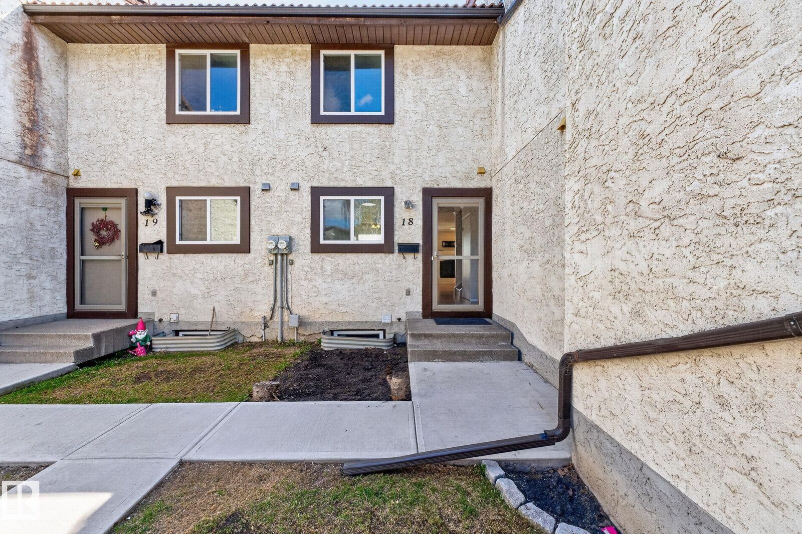 Property Photo:  17409 95 Street NW 18  AB T5Z 2B1 