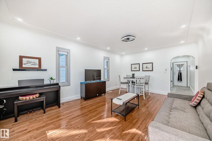 Property Photo:  11926 77 Street NW  AB T5B 2G4 