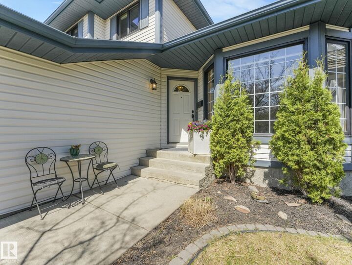 Property Photo:  1060 Wedgewood Boulevard NW  AB T6M 2L6 