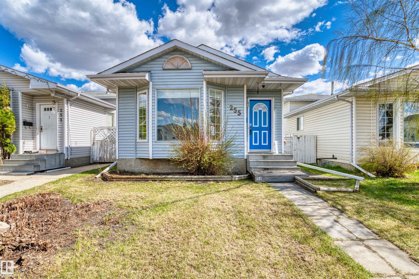 Property Photo:  255 Kirkwood Avenue NW  AB T6L 5A7 