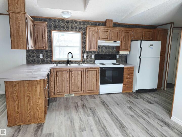 Property Photo:  4819 51 Ave NE  AB T0C 1Z0 