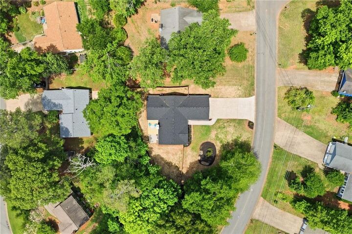 Property Photo: 142 River Oaks Drive GA 30188