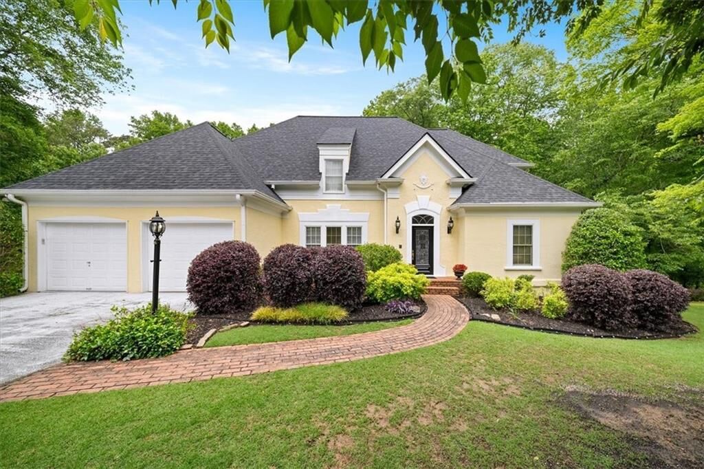 Property Photo:  400 Ashdowne Way  GA 30350 