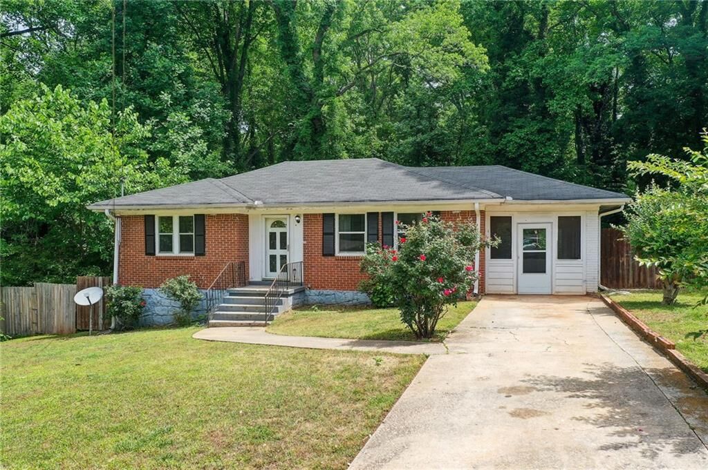 Property Photo:  1486 Woodfern Drive  GA 30030 