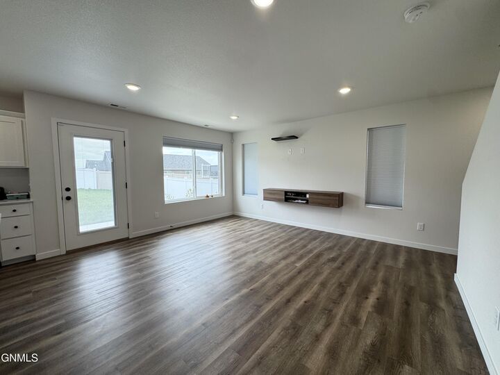 Property Photo:  4605 47th Street NW  ND 58554 