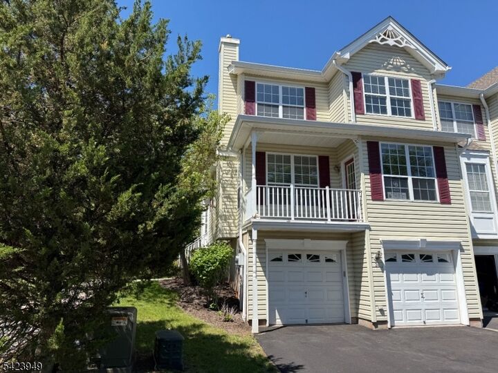 Property Photo:  24 Kentworth Ct  NJ 08822 