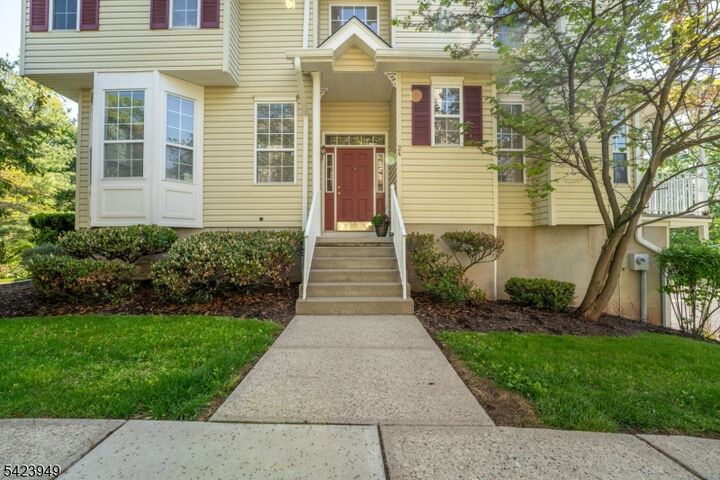 Property Photo:  24 Kentworth Ct  NJ 08822 