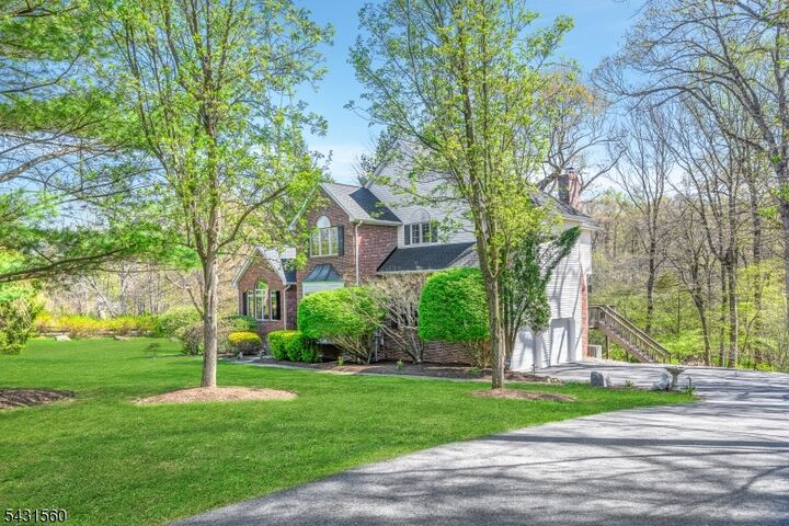 Property Photo:  1 Bell Ct  NJ 07930 