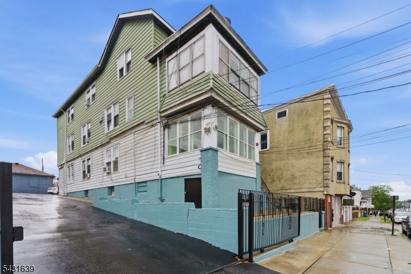 Property Photo:  215 E 16th St 3  NJ 07524 