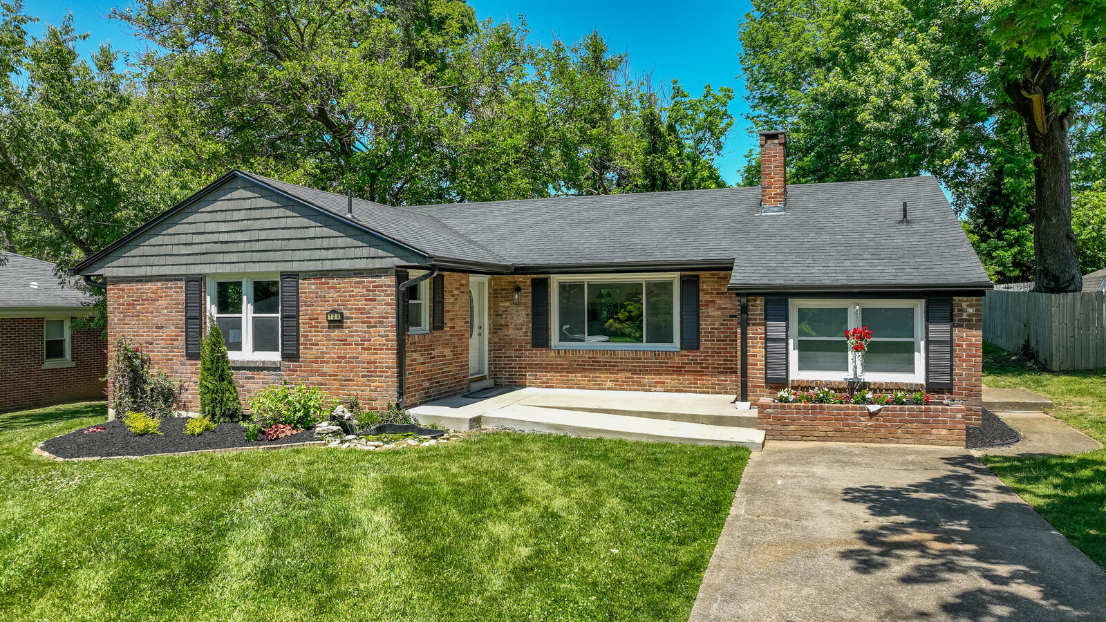 Property Photo:  120 Windsor Drive  KY 40475 
