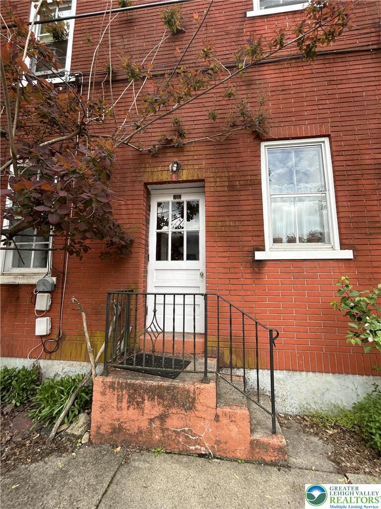 Property Photo:  118 Delaware  PA 18077 