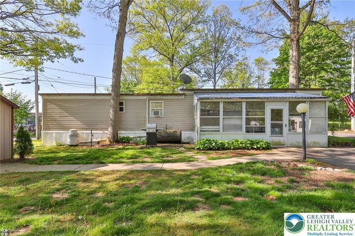 Property Photo:  372 Black Oak Lane  PA 18014 