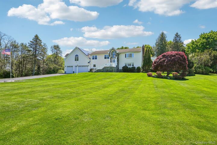 Property Photo:  1 Green Tree Road  NY 10598 