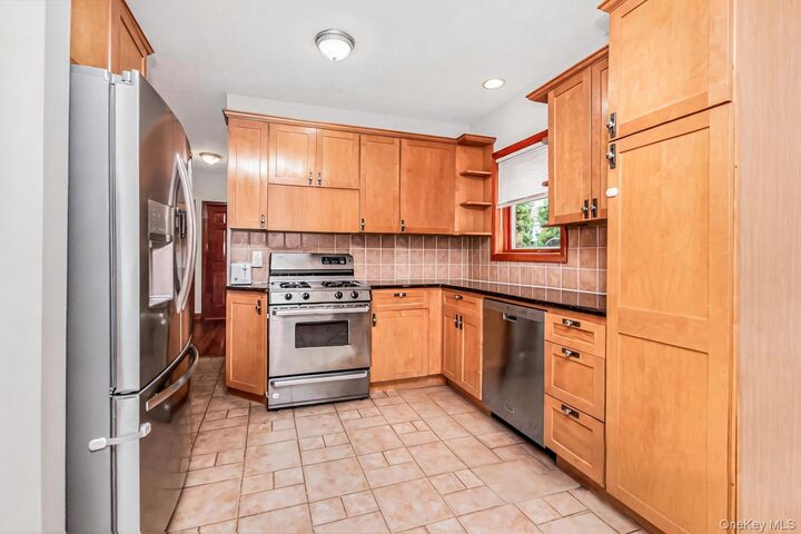 Property Photo:  2234 Kingsland Avenue  NY 10469 