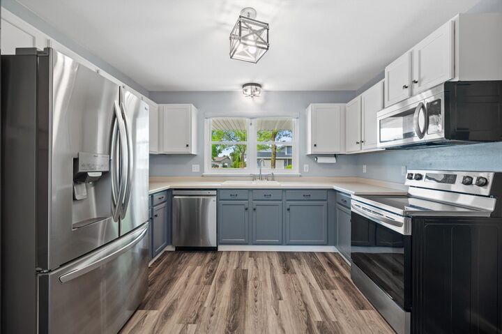 Property Photo: 1331 E Maass Dr WI 53154